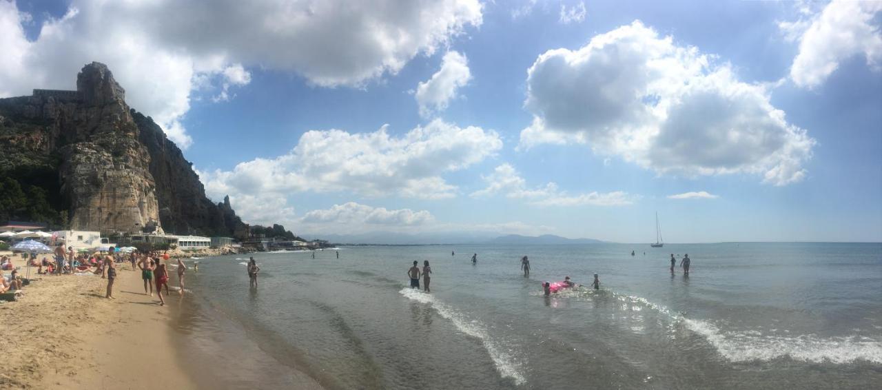 Вілла Beach Holiday Террачина Екстер'єр фото