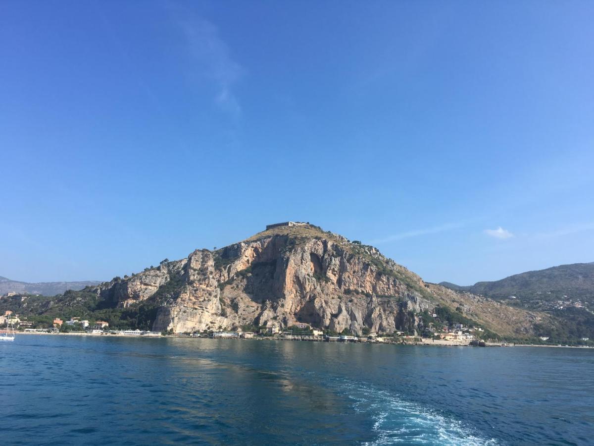 Вілла Beach Holiday Террачина Екстер'єр фото