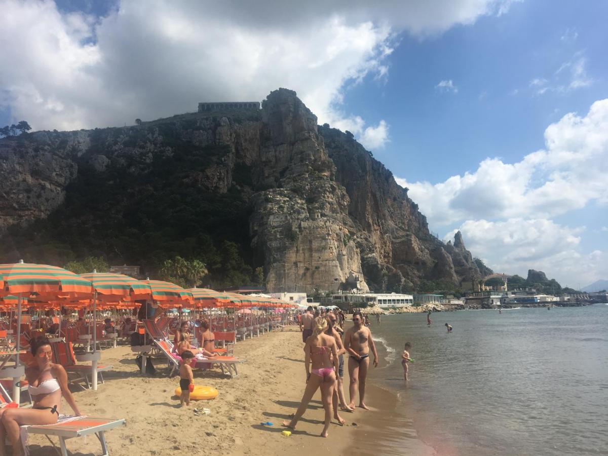 Вілла Beach Holiday Террачина Екстер'єр фото